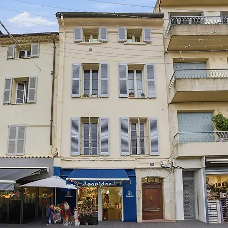 Le République Antibois - Au Coeur Du Vieil * Antibes