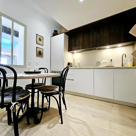 Апартаменты Le Republique Antibois - Au Coeur Du Vieil Антиб